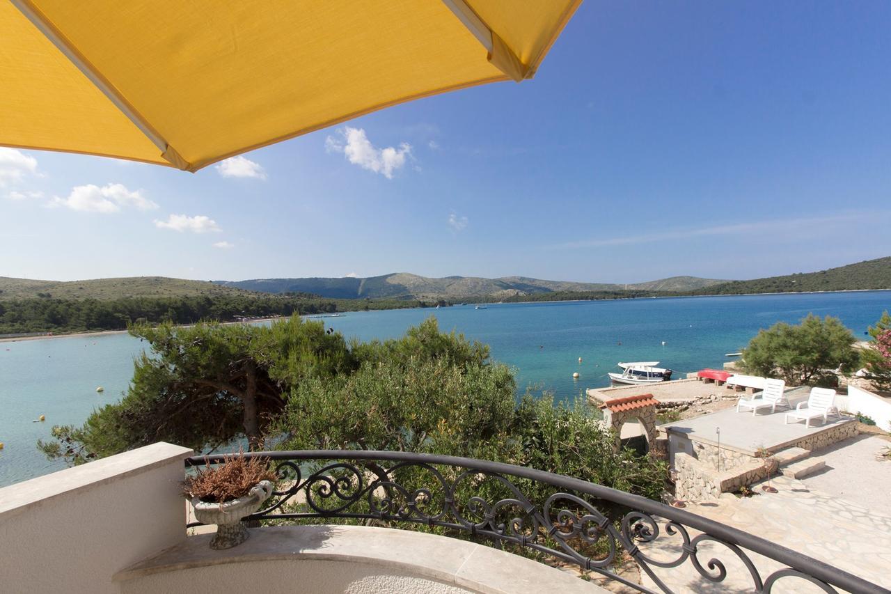 Sea Breeze - Front Sea Apartment Zaboric Dış mekan fotoğraf