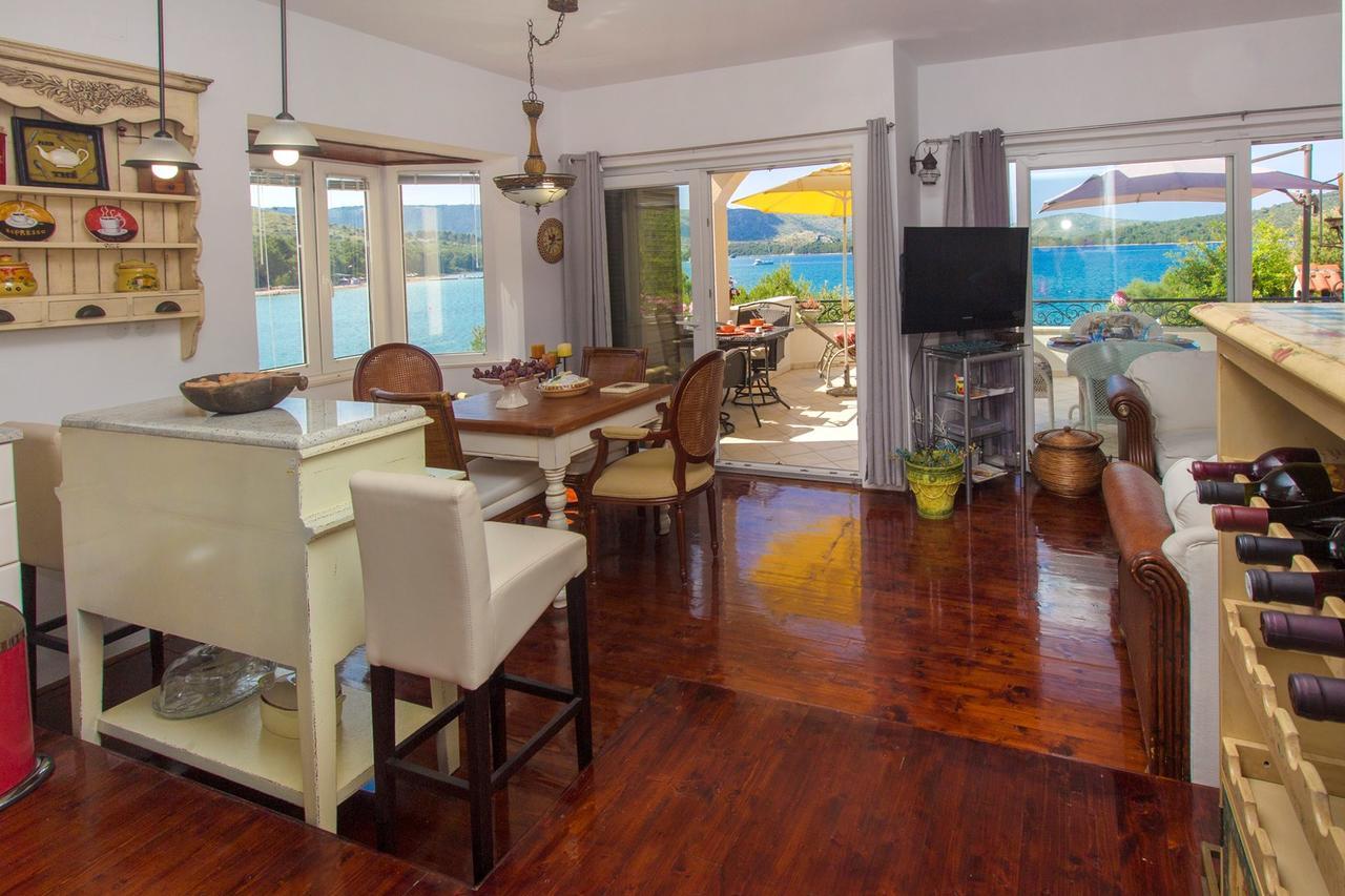 Sea Breeze - Front Sea Apartment Zaboric Dış mekan fotoğraf