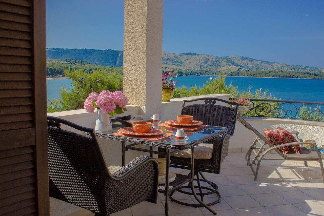 Sea Breeze - Front Sea Apartment Zaboric Dış mekan fotoğraf