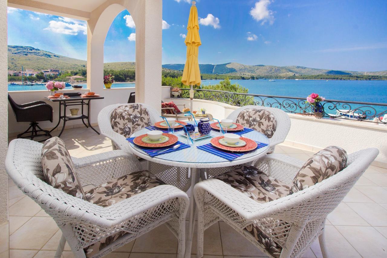 Sea Breeze - Front Sea Apartment Zaboric Dış mekan fotoğraf