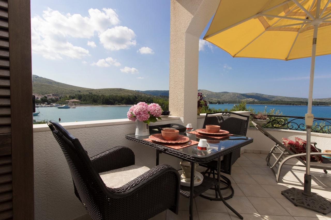 Sea Breeze - Front Sea Apartment Zaboric Dış mekan fotoğraf