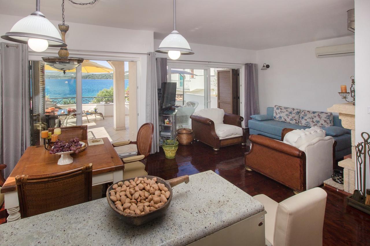 Sea Breeze - Front Sea Apartment Zaboric Dış mekan fotoğraf