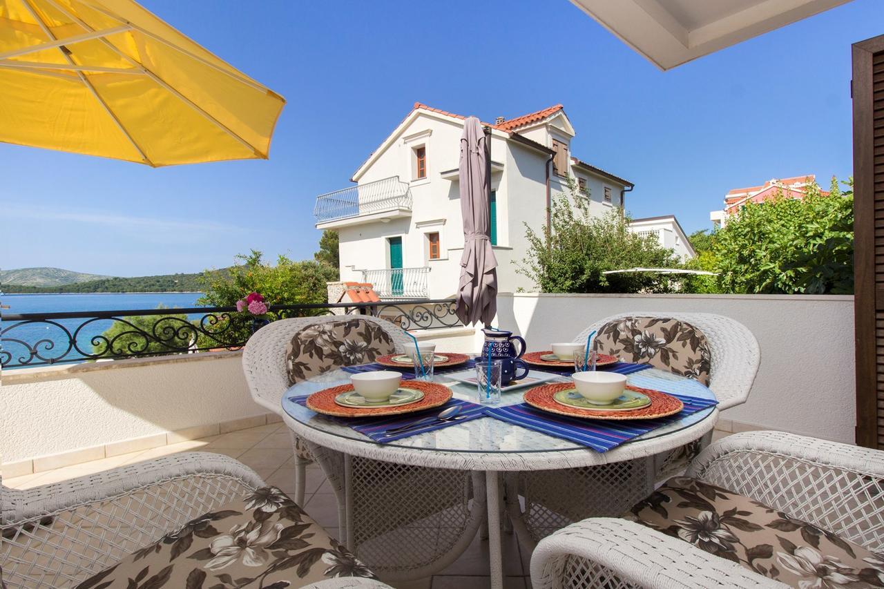 Sea Breeze - Front Sea Apartment Zaboric Dış mekan fotoğraf