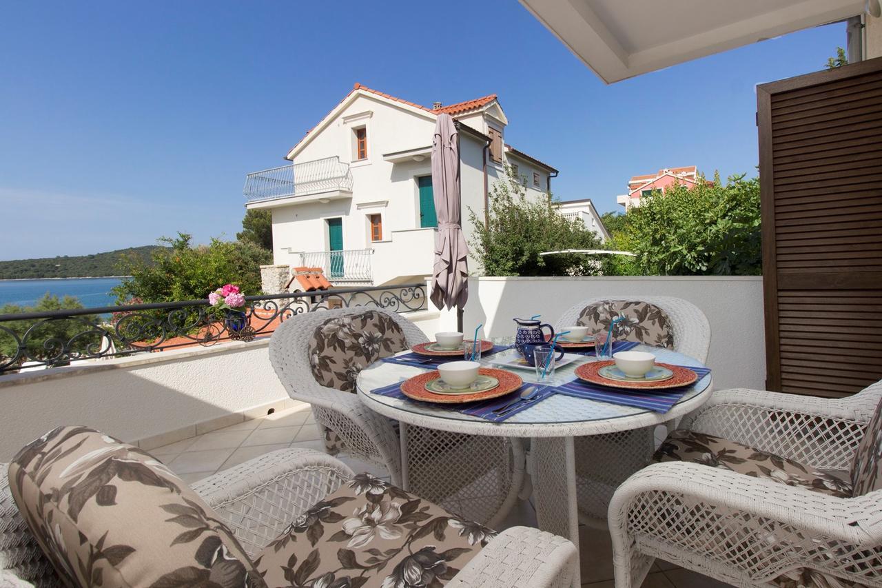 Sea Breeze - Front Sea Apartment Zaboric Dış mekan fotoğraf